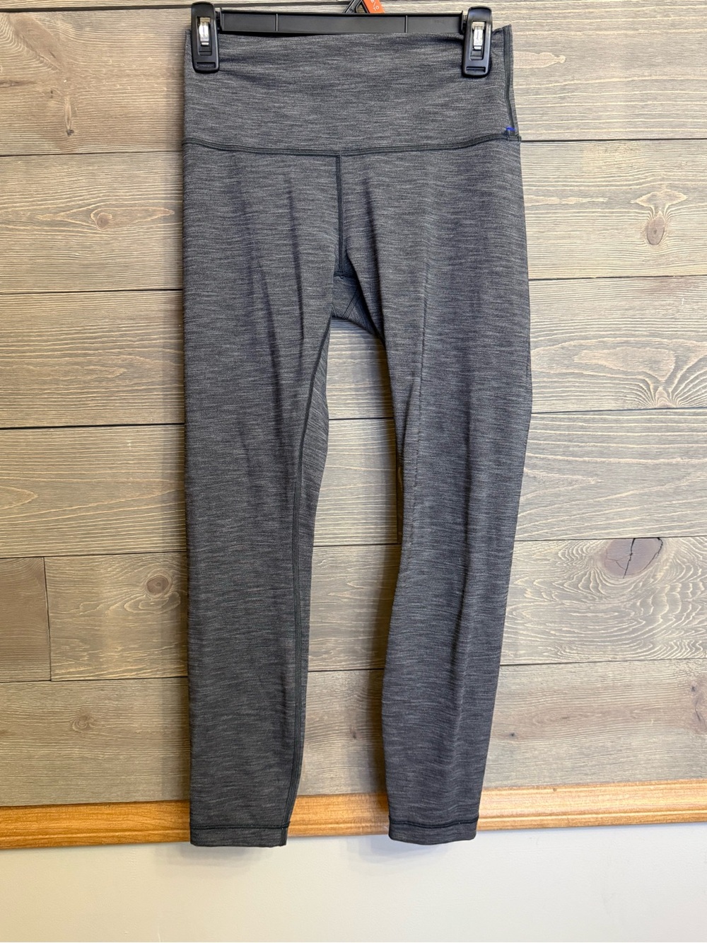 Lululemon full length gray leggings size (6)